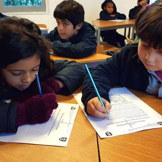colegio sagrada familia crea su himno