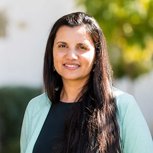 Paola Ruiz directora colegio bicentenarios Santo Cura de Ars
